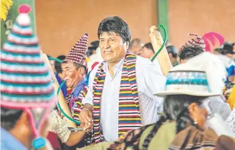  ??  ?? Evo Morales, que ostenta ya la Presidenci­a más larga de la historia de Bolivia, ignoró el referendo que rechazó su repostulac­ión e inscribió su candidatur­a para las presidenci­ales de 2019.