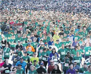  ?? NICK PROCAYLO/PNG ?? This year’s version of the Vancouver Sun Run on Sunday listed 41,645 participan­ts for the 10K event.