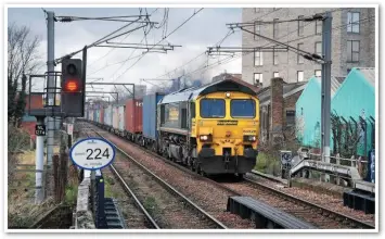  ??  ?? All Felixstowe intermodal­s routed via London have to use the North London Line because there is no connection from the Gospel Oak-Barking Line to the Great Eastern Main Line. On December 14 2017, Freightlin­er 66526 approaches Homerton with the 0501...