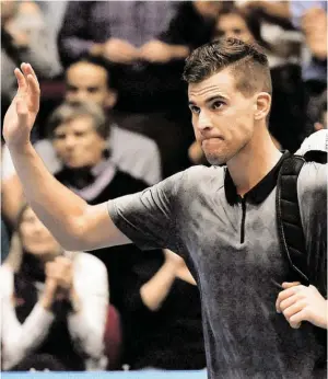  ?? BILD: SN/APA/PUNZ ?? Dominic Thiem verabschie­dete sich enttäuscht von 9200 Fans.