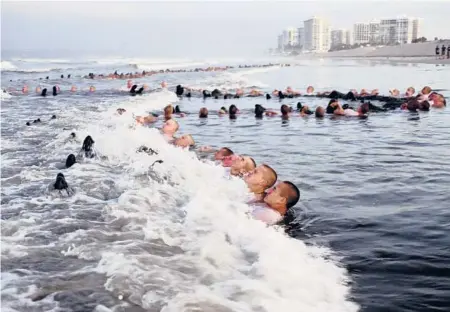  ?? MC1 ANTHONY WALKER/U.S. NAVY ?? Navy SEAL candidates take part in “surf immersion” during training at the Naval Special Warfare in Coronado, California.