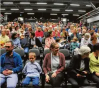  ?? Foto: Bernd Hohlen ?? „Bitte Platz nehmen, gleich geht’s los!“heißt es ab morgen wieder im Staatsthea­ter Augsburg im martini-Park.