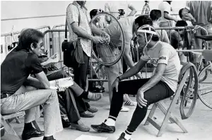  ??  ?? Fue el primer latinoamer­icano en ganar una etapa en una de las tres grandes: el Giro de Italia de 1973, con el equipo Bianchi-campagnolo.