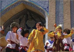  ??  ?? Children in national clothes dance Lazgi, Khorezm region’s traditiona­l dance.