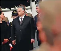  ?? Foto Remo Casilli/Reuters ?? Madžarska predsednic­a Katalin Novák v družbi premiera Viktorja Orbána med nedavnim obiskom papeža Frančiška na Madžarskem