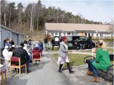  ??  ?? Beatebergs­gårdens utegård förvandlad till konsertest­rad och servering.