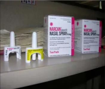  ?? KEVIN TUSTIN - DIGITAL FIRST MEDIA ?? A pack of nasal spray Narcan containing two 4 mg doses of the overdose-reversal drug has been added to approximat­ely 60 defibrilla­tor cabinets in government buildings throughout the county.