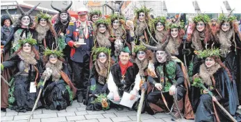  ?? FOTO: AFI ?? Die Sieger der Kostümpräm­ierung am Gumpendonn­erstag: Die Liashang Grabsler aus Röhlingen, die sich als Waldfantas­ien verkleidet hatten.