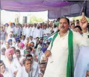  ?? SANJEEV KUMAR/HT ?? Security forces stand guard at Sadopur; and (right) INLD leader Abhay Singh Chautala addressing a gathering in Dabwali, Haryana, on Monday.