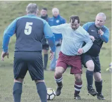  ??  ?? Washington Victoria battle Wearmouth CW (light blue) in the Over-40s