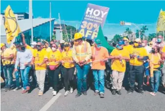  ?? ARCHIVO ?? ↑ Una manifestac­ión organizada por el diputado Pedro Botello, en reclamo del 30 por ciento.