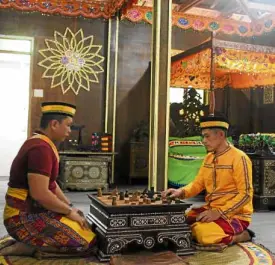  ??  ?? Colorful trimmings and rich details are typical features of the replica houses in “2018 Pakaradjaa­n sa ARMM.”