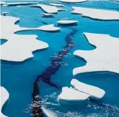  ?? Foto: David Gold man, ap, dpa ?? Meereis treibt ge brochen auf dem Wasser, nachdem der finnische Eis brecher MSV Nor dica auf der Nord westpassag­e in der Victoria Strait im Arktischen Ozean gefahren ist.