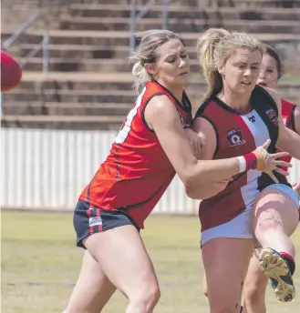  ?? Picture: Nev Madsen ?? ON THE BOOT: Laura Blackmore has been a vital player for South Burnett in 2020.