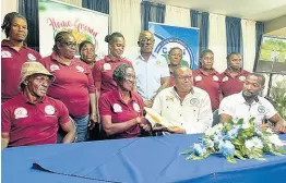  ?? PHOTO BY TAMARA BAILEY ?? Chief executive officer of Home Grown Produce (HGP), Damion Young (front centre), with members of the Top Burnt Ground farm group, shortly after signing contracts at the recent agribusine­ss symposium to increase legume production in the parish. Looking on are (back centre) Minister of Agricultur­e and Fisheries Pearnel Charles Jr and ( front right) HGP director John Meeks.