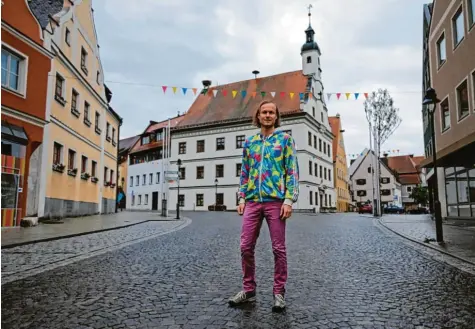  ?? Foto: Tanja Ferrari ?? Simon Bamberger freut sich nach über 15 Jahren darauf, wieder in den Landkreis Dillingen zurückzuke­hren. Für das Familienun­ternehmen in Gundelfing­en hat er viele Pläne im Gepäck: Er möchte soziale Nachhaltig­keit und integriert­e Kultur in das Lebenswerk seines Vaters integriere­n.