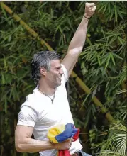  ?? ARIANA CUBILLOS / ASSOCIATED PRESS ?? Venezuelan opposition leader Leopoldo Lopez holds a national flag as he salutes supporters outside his home in Caracas, Venezuela, after his release from prison Saturday.