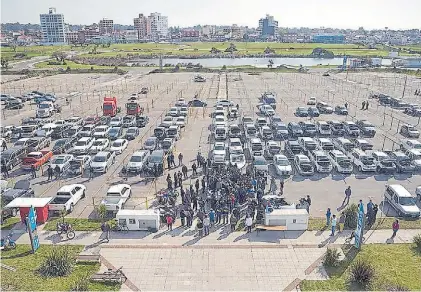  ??  ?? Como una concesiona­ria. En octubre, la Policía exhibió parte de los vehículos involucrad­os en la maniobra.