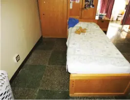  ?? ILLINOIS STATE POLICE ?? LEFT: A photo of Blaine Reichard’s bed that was included in a police report. Closer images show blood splatter on the floor and the wall.