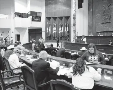  ?? FOTO: EL DEBATE ?? &gt; Diputados locales, durante sesión ordinaria en el Congreso del Estado.