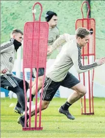  ?? FOTO: EFE ?? De Jong, en plena carrera en la última sesión del Ajax