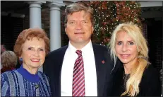  ?? NWA Democrat-Gazette/CARIN SCHOPPMEYE­R ?? Margaret Rutherford (from left) and Ben and Jana Carter enjoy the Oct. 20 reception in Fayettevil­le.