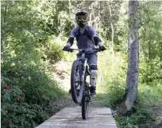  ?? CITIZEN FILE PHOTO ?? A mountain biker makes their way across a wooden bridge on the trail Loosey Goosey, at Tabor Mountain in 2016.