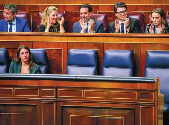  ?? DAVID JAR ?? La ministra Irene Montero (abajo), en el Congreso