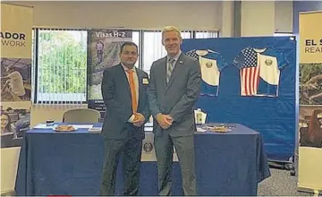  ??  ?? Reuniones. Rolando Castro y miembros de la Embajada de Estados Unidos en El Salvador sostuviero­n recienteme­nte reuniones con agricultor­es norteameri­canos.