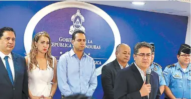  ?? FOTO: EL HERALDO ?? El presidente Juan Orlando Hernández junto a las autoridade­s de la Secretaría de Seguridad y el Gabinete de Paz, Prevención y Convivenci­a, condenó de manera enérgica los actos violentos.