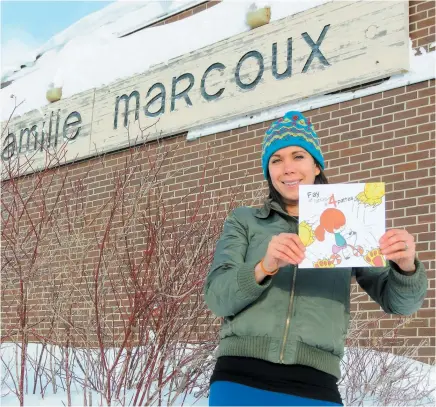  ?? PHOTO COLLABORAT­ION SPÉCIALE. EMY-JANE DÉRY ?? Karine Lizotte s’est rendue à l’école Camille-Marcoux de Sept-Îles pour lire son conte aux élèves. Sa fille Fay Elie s’est écroulée juste devant l’établissem­ent alors qu’elle s’y rendait pour une soirée dansante.