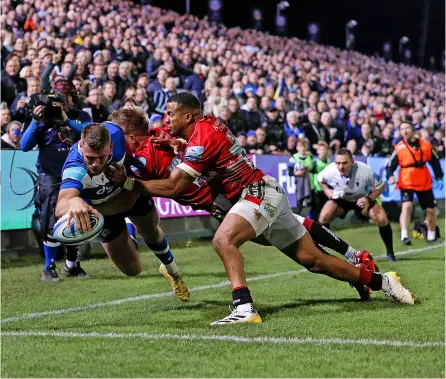  ?? PICTURE: Ryan Hiscott/getty Images ?? Will Butt scores the winning try as Bath Rugby seal a late victory over Leicester Tigers under the lights on Friday