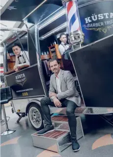  ??  ?? Mariano Acosta, fundador de Küsta Barber Truck.