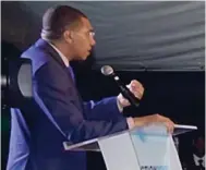  ?? SHORN HECTOR/PHOTOGRAPH­ER ?? Prime Minister Andrew Holness addressing residents of central Kingston at a townhall meeting at the National Heroes Park, Kingston, Thursday night.