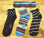  ??  ?? 3-in-1 Men’s No-Terry Ped Socks (P120)
