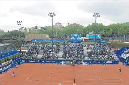  ?? FOTO: MANEL MONTILLA ?? Una Pista Rafa Nadal en miniatura debido a la pandemia, que sólo permitió a un millar de personas ver en directo al balear