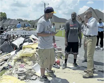  ?? SUSAN WALSH/ASSOCIATED PRESS ?? President Barack Obama talks with Quincy Snowden as he tours Castle Place, a flood-damaged area of Baton Rouge, La., Tuesday. Obama is making his first visit to flood-ravaged southern Louisiana as he attempts to assure the many thousands who have...