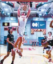  ?? Craig Weston For The Times ?? MATER DEI’S Zack Davidson scores two of his 16 points in the Monarchs’ loss to St. John Bosco.
