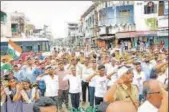  ?? HT PHOTO ?? Loudspeake­rs to relay the national anthem have been put up at 16 spots across the Telangana town.