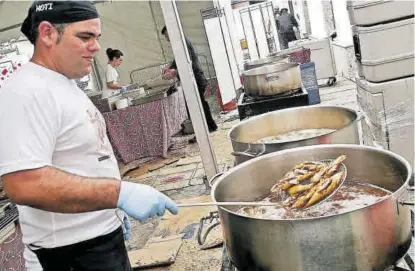  ??  ?? Cocina tradiciona­l
La tenca es uno de los productos autóctonos de Arroyo de la Luz.