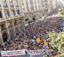  ?? ANSA ?? La manifestaz­ione degli studenti ieri nel centro di Barcellona