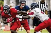  ?? FAUSPORTS.COM ?? FAU defensive end Ernest Bagner tackles running back Kerrith Whyte in the backfield during the Owls’ spring game on Saturday.