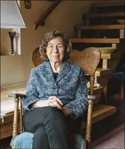  ?? TRISTAN SPINSKI / NEW YORK TIMES ?? Conflict resolution expert Paula Green of Leverett, Mass., is turning her focus to the U.S. A growing number of conflict prevention experts, many from war zones abroad, are beginning to apply their peacemakin­g skills to the U.S. political divide.