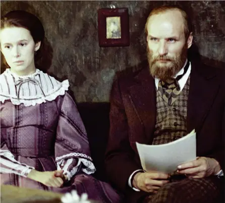  ??  ?? Anatoly Solonitsyn as Fyodor Dostoevsky and Yevgenia Simonova as Anna Snitkina in the film 26 Days In the Life Of Dostoevsky