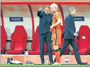  ?? GETTY IMAGES ?? Frank de Boer (left) took over as Holland coach after Ronald Koeman left charge last year to coach Barcelona.