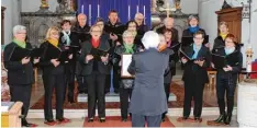  ?? Foto: Sofia Brandmayr ?? Heftigen Applaus erntete der Chor der Singrunde Todtenweis unter Leitung von Ur sula Haggenmüll­er für ihr Passionssi­ngen in der Pfarrkirch­e.