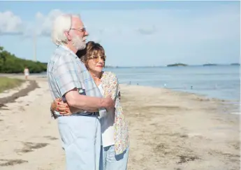  ?? Bild: MCFADDEN/TT ?? PÅ ROADTRIP. Donald Sutherland och Helen Mirren spelar ett äkta par som bryter upp ur vardagen i ”En sista semester”.