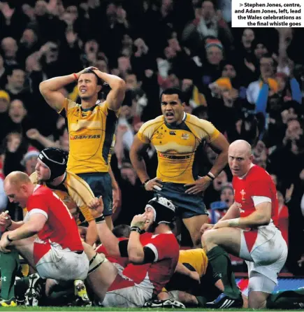  ??  ?? &gt; Stephen Jones, centre, and Adam Jones, left, lead the Wales celebratio­ns as the final whistle goes