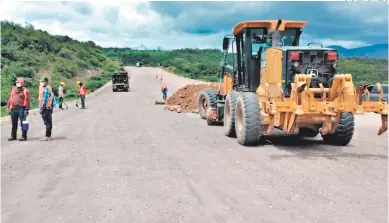  ?? FOTO: EL HERALDO ?? La pavimentac­ión de los accesos a las cabeceras municipale­s y la construcci­ón del Hospital de Trauma no avanzan, se desconoce hasta el momento la capacidad financiera que tendrá Invest-h para cumplir.