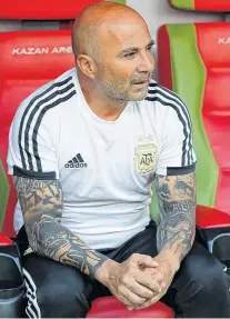  ??  ?? Jorge Sampaoli nunca encontró el equipo en el Mundial. Si bien su intención es seguir, en AFA harán una evaluación.